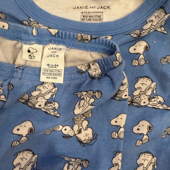 Janie and Jack x Snoopy Pajamas - Picture 6 of 7
